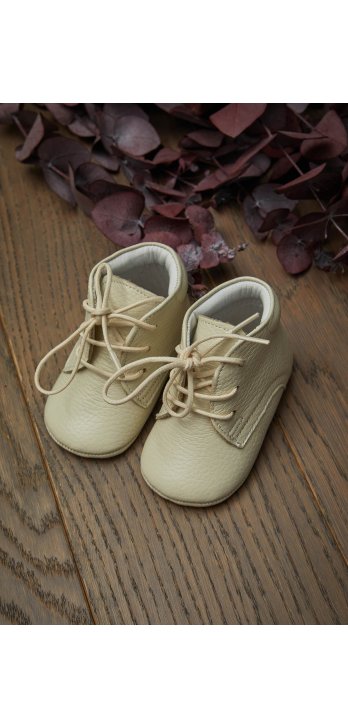 Детские ботинки на шнуровке из натуральной кожи кремового цвета